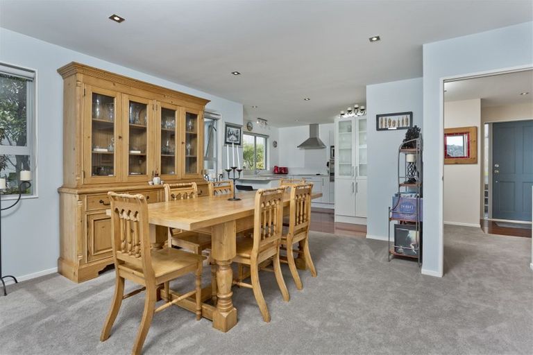 Photo of property in 589d East Coast Road, Browns Bay, Auckland, 0632