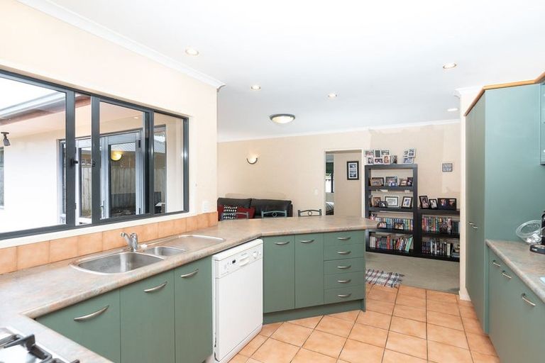 Photo of property in 15 Fendalton Drive, Rototuna, Hamilton, 3210