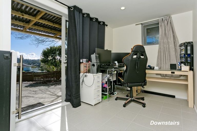 Photo of property in 2/1 Cantina Avenue, Bayview, Auckland, 0629