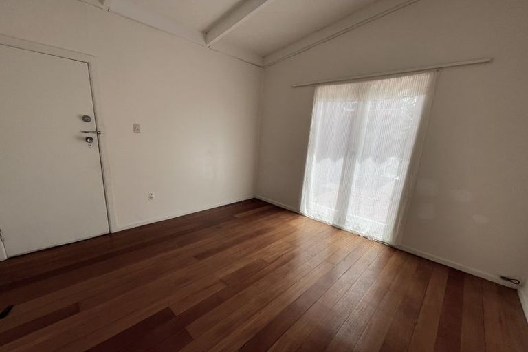 Photo of property in 11 Thornlow Street, Glendene, Auckland, 0602