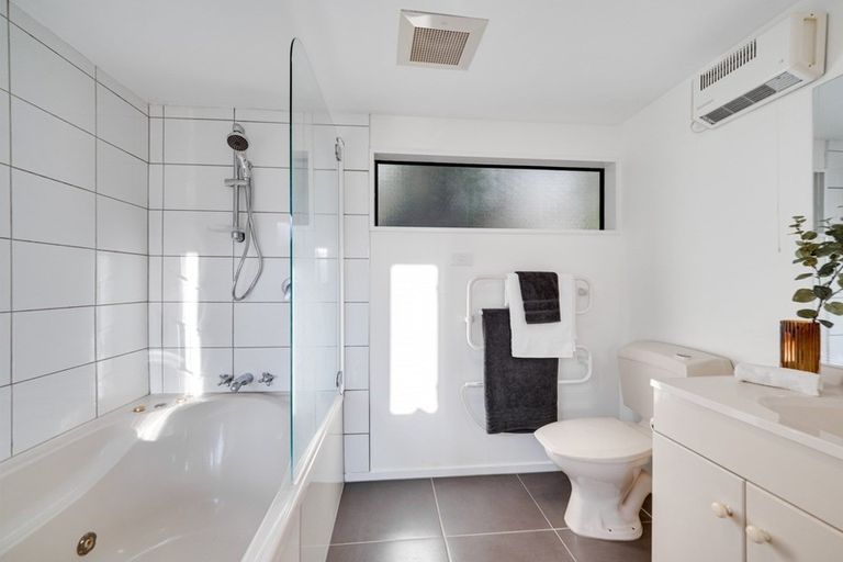 Photo of property in 25 Lookaway Place, Huntsbury, Christchurch, 8022