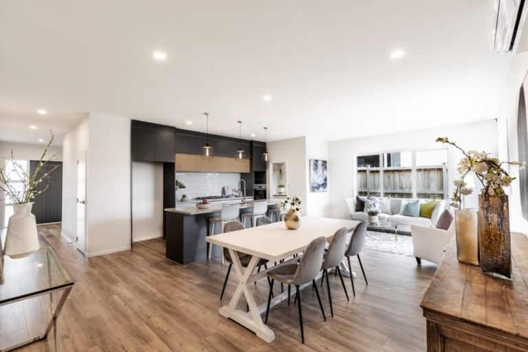 Photo of property in 69 Nobilo Road, Kumeu, 0810