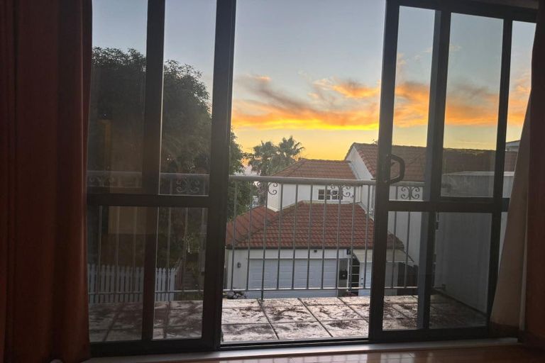 Photo of property in 27 Mariners View Road, Beach Haven, Auckland, 0626