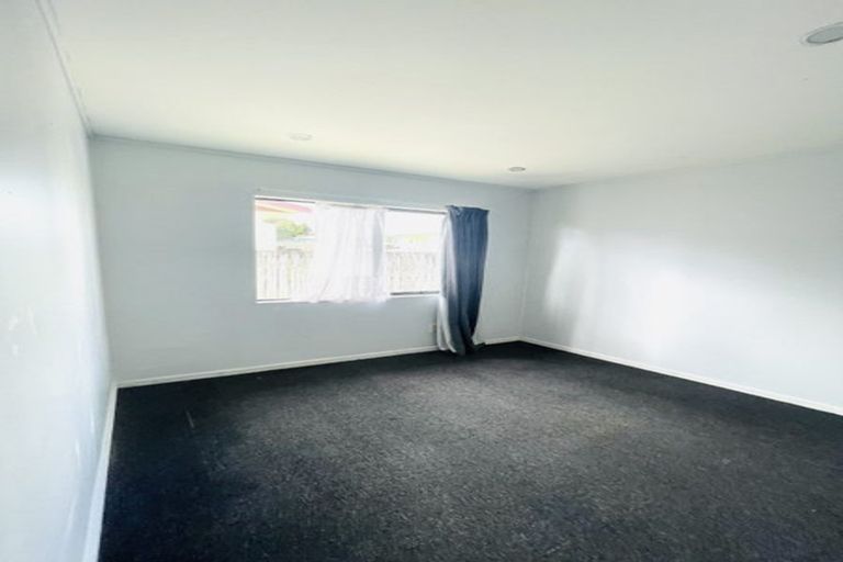 Photo of property in 2/24 Trentham Road, Papakura, 2110