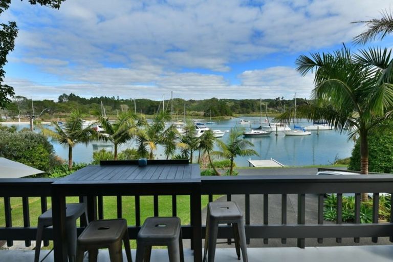 Photo of property in 258 Wade River Road, Wade Heads, Whangaparaoa, 0932