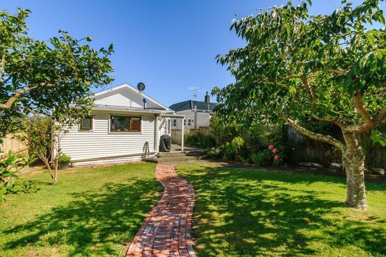 Photo of property in 115 Muritai Road, Eastbourne, Lower Hutt, 5013