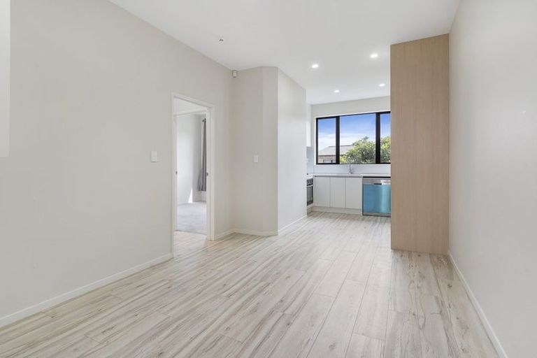 Photo of property in 21c Cherry Tree Place, Massey, Auckland, 0614
