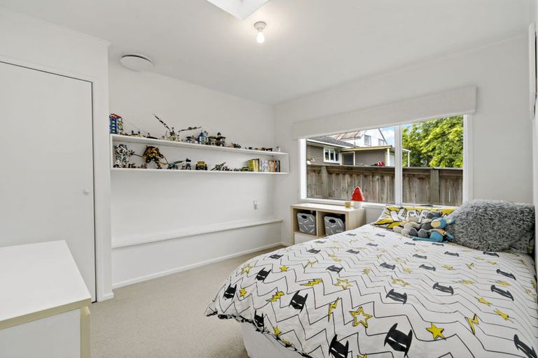 Photo of property in 39 Toru Street, Te Atatu Peninsula, Auckland, 0610