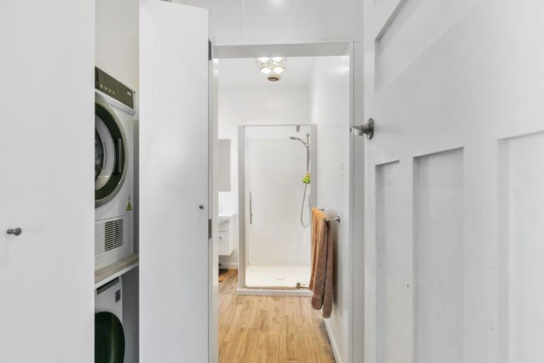 Photo of property in 112 Kelburn Parade, Kelburn, Wellington, 6012