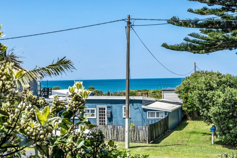 Photo of property in 9 Hall Road, Pataua North, Whangarei, 0175