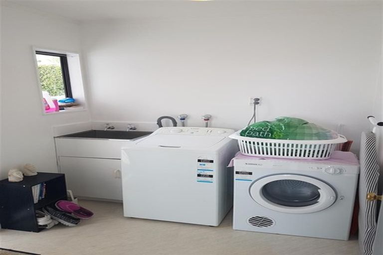 Photo of property in 1a Christina Avenue, Te Atatu South, Auckland, 0602