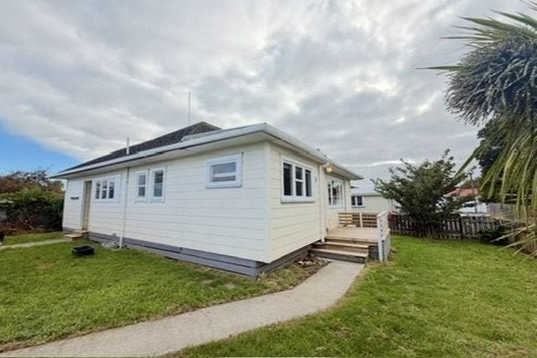 Photo of property in 3 Daniell Street, Bulls, 4818