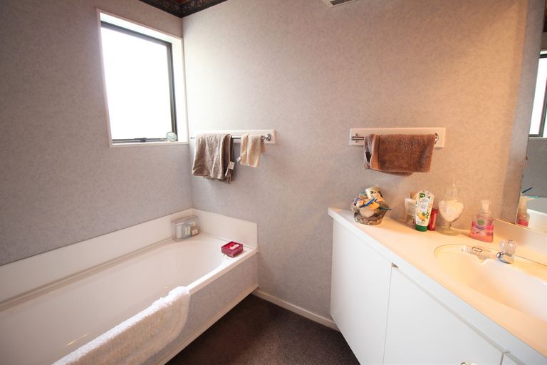 Photo of property in 11 Craig Place, Bridge Hill, Alexandra, 9320