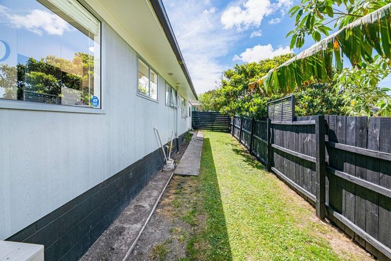 Photo of property in 2/59 Archibald Road, Kelston, Auckland, 0602