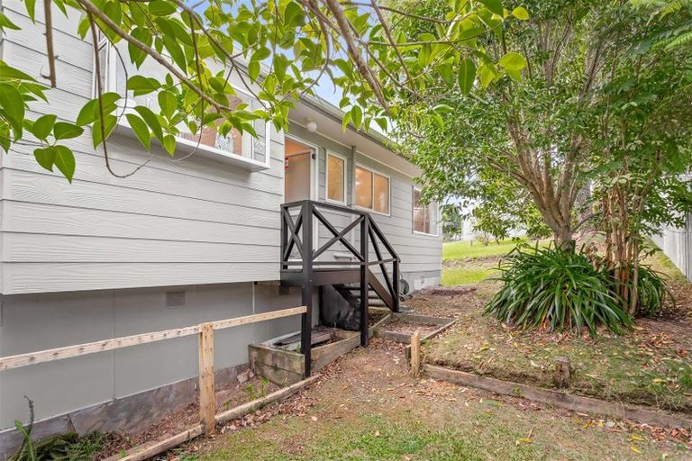 Photo of property in 34 Sungrove Rise, Sunnyvale, Auckland, 0612