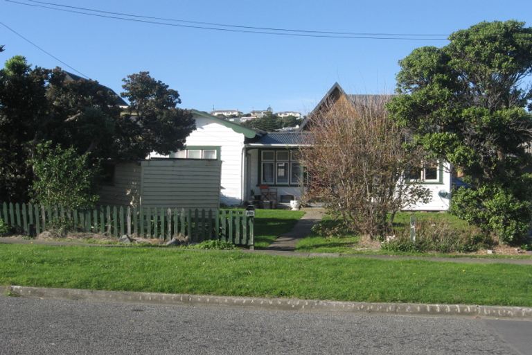 Photo of property in 10 Lambley Road, Titahi Bay, Porirua, 5022