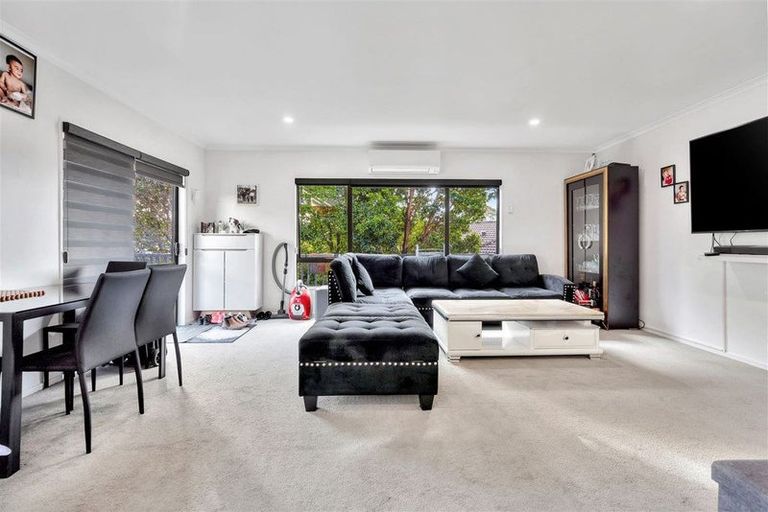 Photo of property in 2/38 Arlette Place, Massey, Auckland, 0614