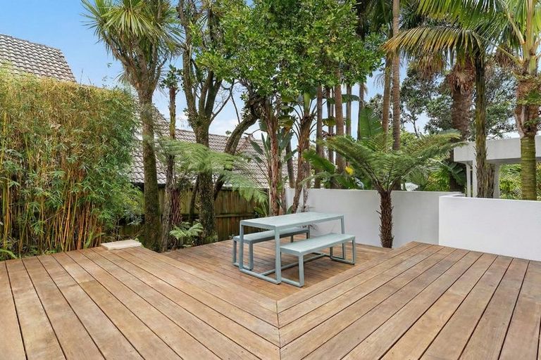 Photo of property in 15 Perendale Close, Somerville, Auckland, 2014