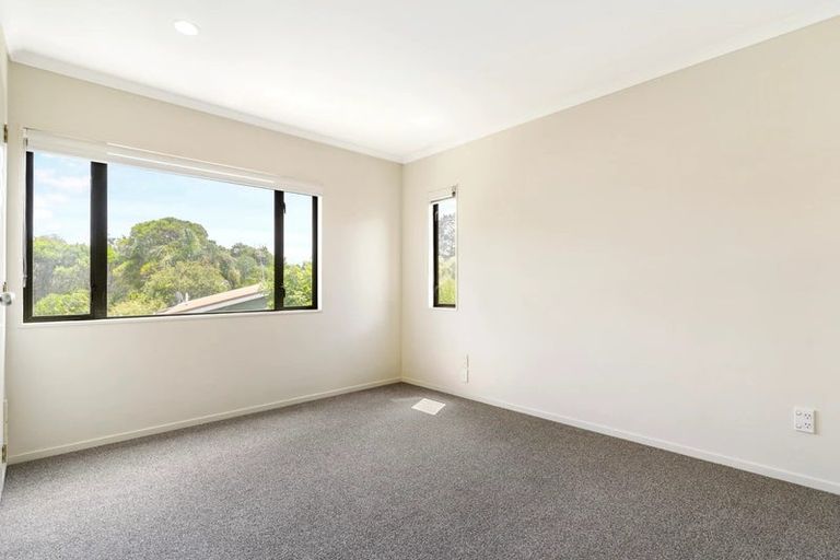 Photo of property in 59a Reelick Avenue, Pakuranga Heights, Auckland, 2010