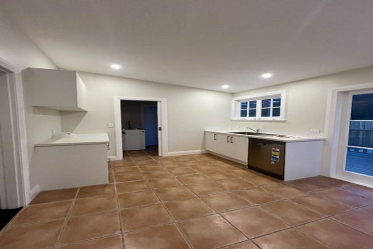 Photo of property in 40 Te Wharepouri Street, Berhampore, Wellington, 6023