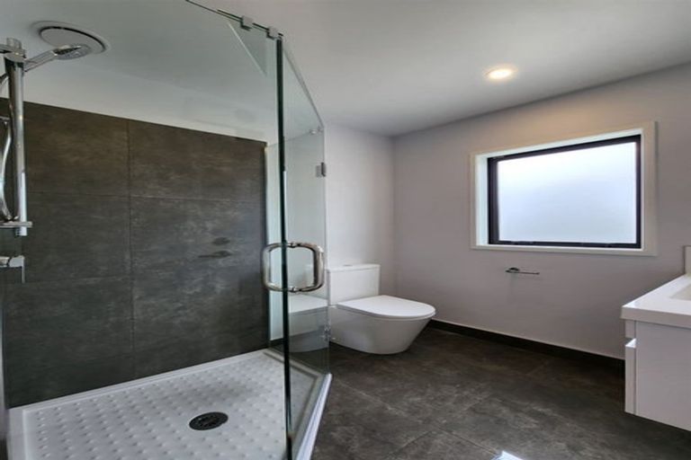 Photo of property in 1/47 Awaroa Road, Sunnyvale, Auckland, 0612