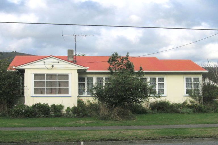 Photo of property in 2 Reynolds Street, Taita, Lower Hutt, 5011
