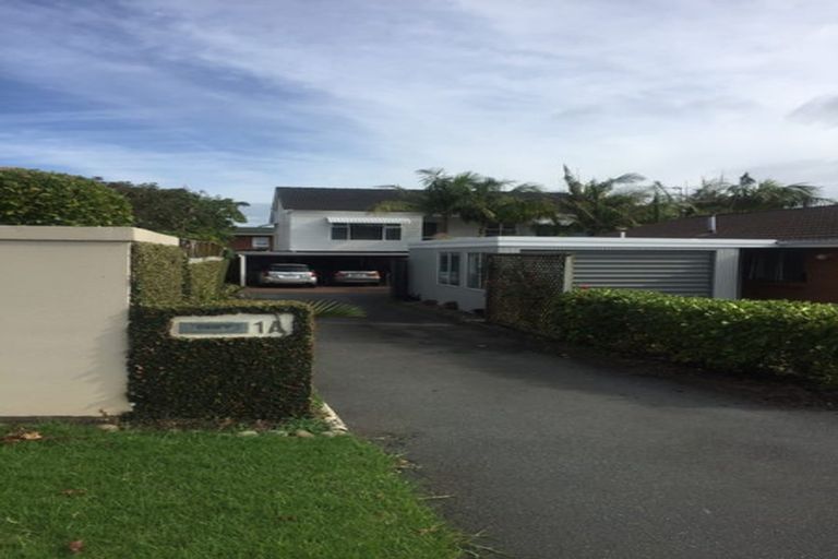 Photo of property in 1/1 Sylvan Park Avenue, Milford, Auckland, 0620