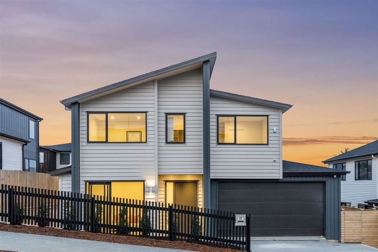 Photo of property in 30 Longshore Drive, Long Bay, Auckland, 0630