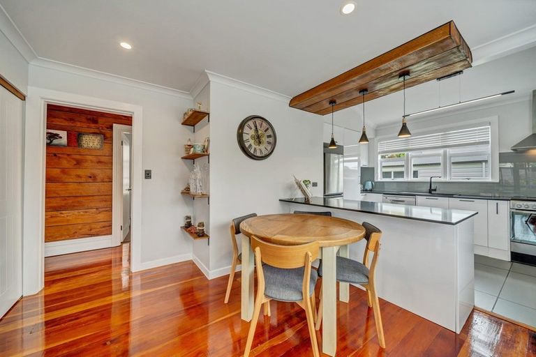 Photo of property in 32 Collins Street, Hawera, 4610