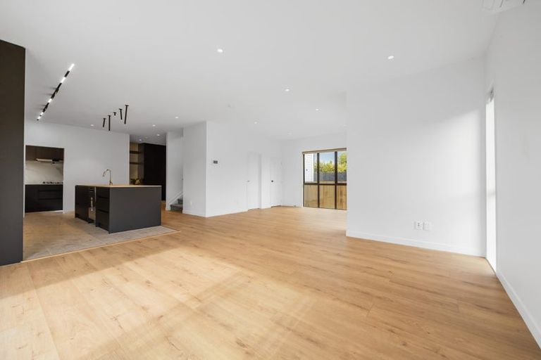 Photo of property in 40f Evelyn Place, Hillcrest, Auckland, 0627