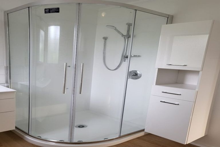 Photo of property in 64 Lavery Place, Sunnynook, Auckland, 0632