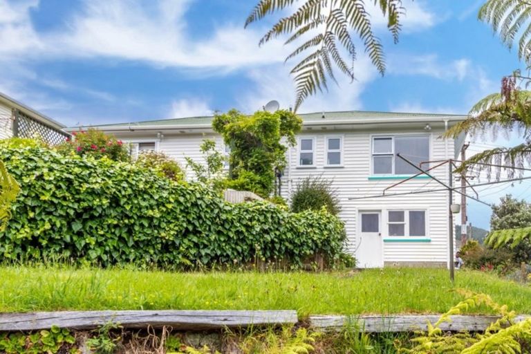 Photo of property in 71 Bell Street, Tawa, Wellington, 5028