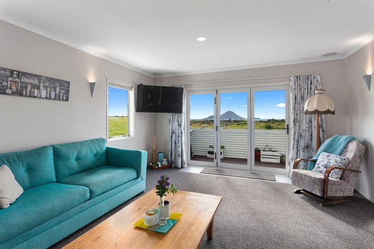 Photo of property in 5 Esplanade Rise, Coastlands, Whakatane, 3120