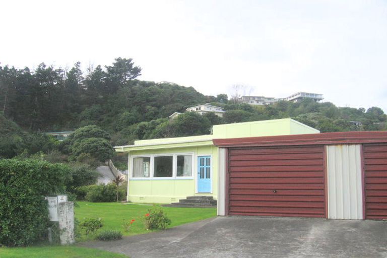 Photo of property in 142 Mana Esplanade, Paremata, Porirua, 5026