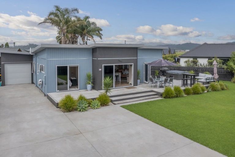 Photo of property in 10 Rena Place, Whitianga, 3510