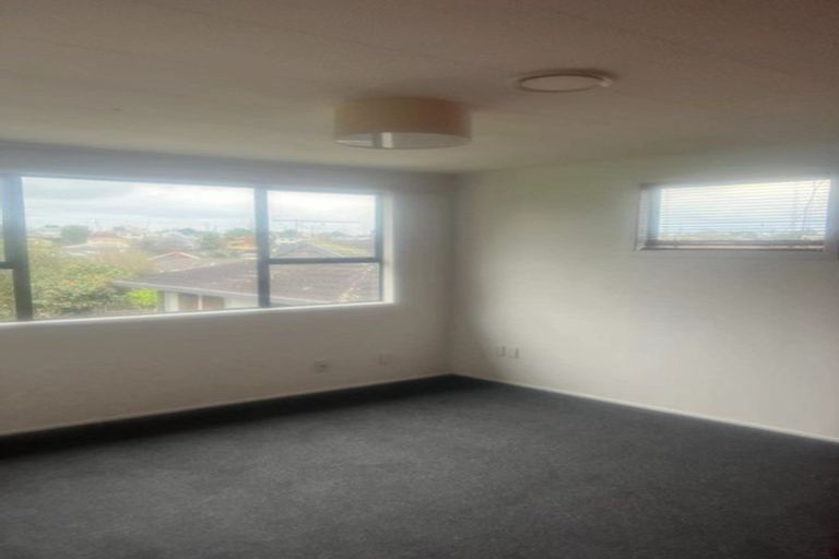 Photo of property in 12 Meadowvale Avenue, Forrest Hill, Auckland, 0620