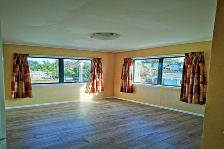 Photo of property in 14 Cron Avenue, Te Atatu South, Auckland, 0610