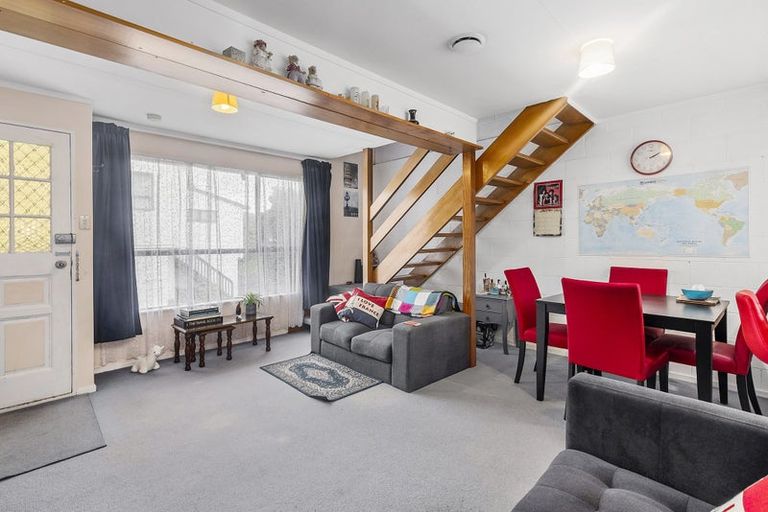 Photo of property in 2/29 Main Road, Tawa, Wellington, 5028