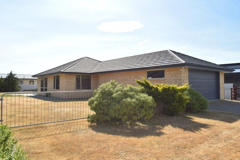 Photo of property in 14 Irishman Drive, Twizel, 7901