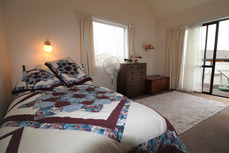 Photo of property in 11 Craig Place, Bridge Hill, Alexandra, 9320