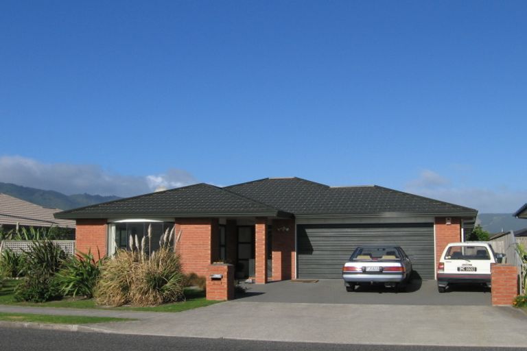 Photo of property in 134 Field Way, Waikanae Beach, Waikanae, 5036