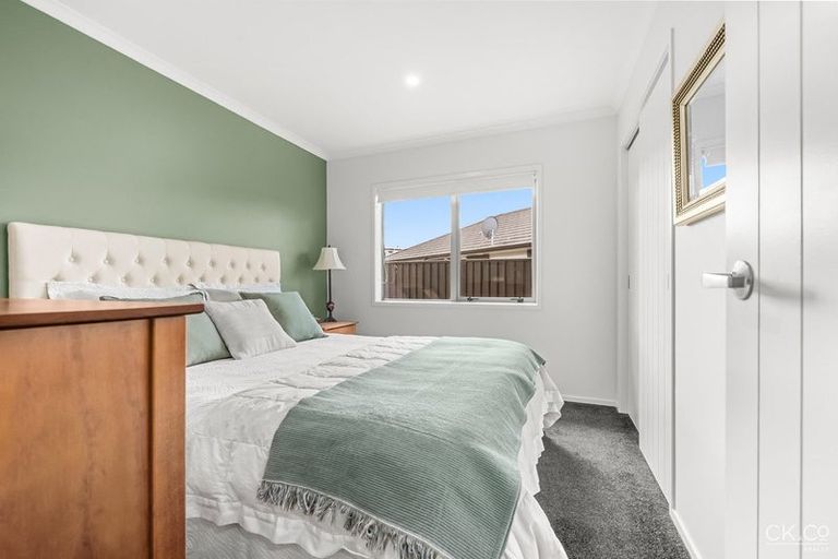 Photo of property in 14 Passchendaele Grove, Trentham, Upper Hutt, 5018