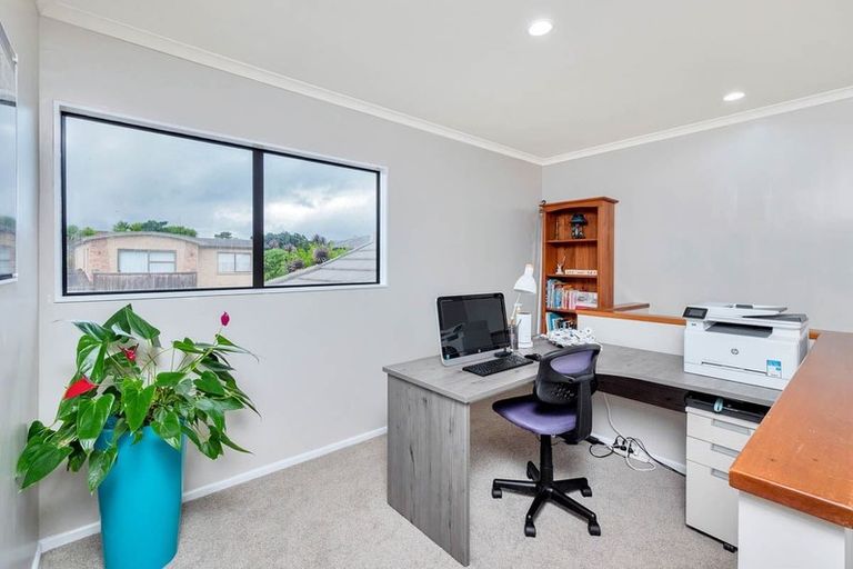 Photo of property in 11 South Kensington Way, Henderson, Auckland, 0612
