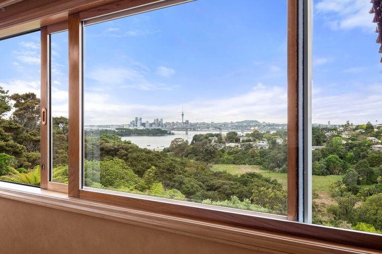 Photo of property in 37 Fairfax Avenue, Northcote, Auckland, 0627