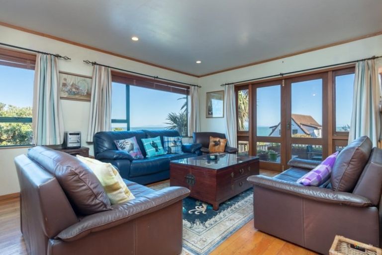 Photo of property in 128 Motuhara Road, Plimmerton, Porirua, 5026