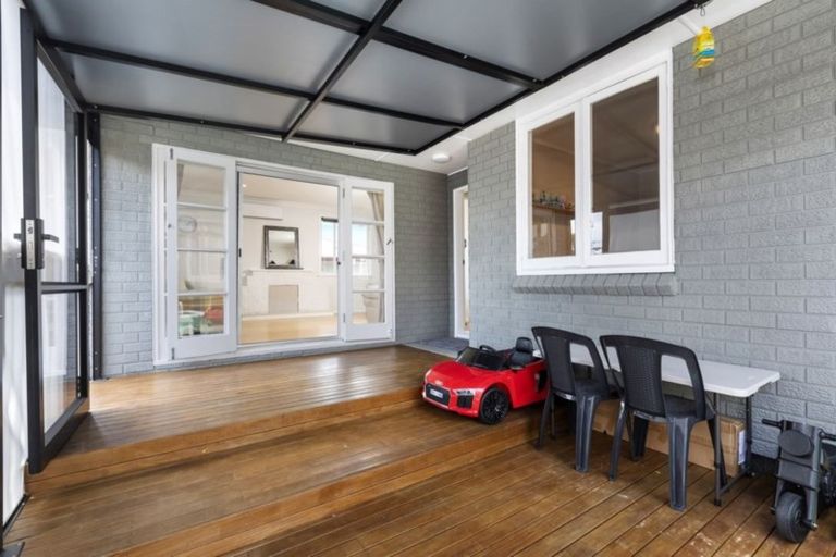 Photo of property in 1/25 Fairclough Road, Beach Haven, Auckland, 0626