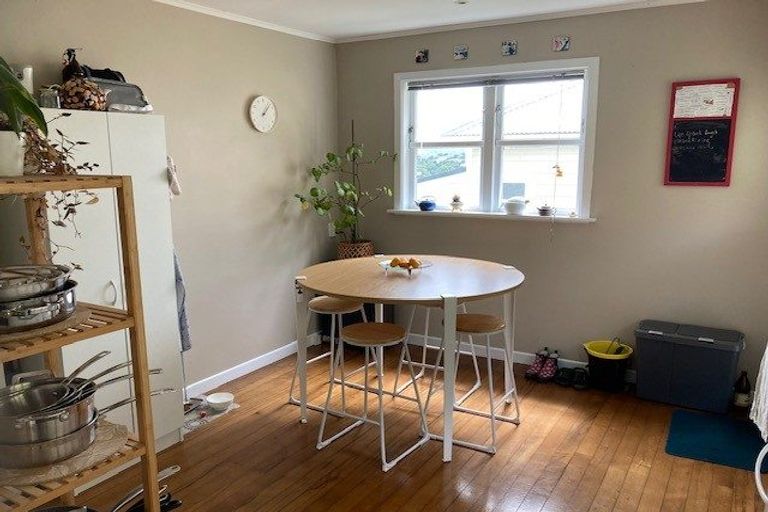 Photo of property in 92 Karepa Street, Brooklyn, Wellington, 6021