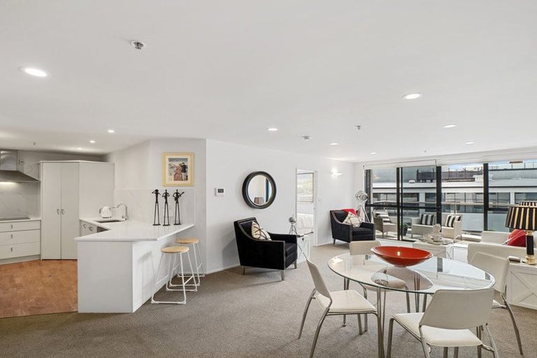 Photo of property in 4i/175 Hurstmere Road, Takapuna, Auckland, 0622