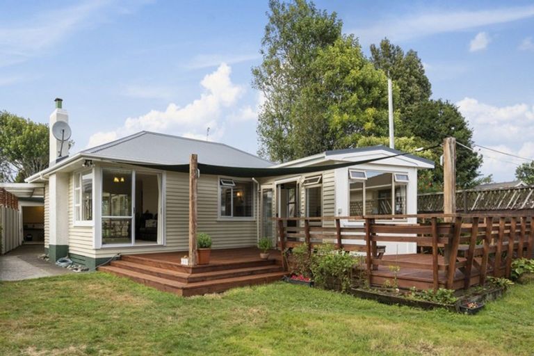 Photo of property in 39 Turakina Street, Merrilands, New Plymouth, 4312