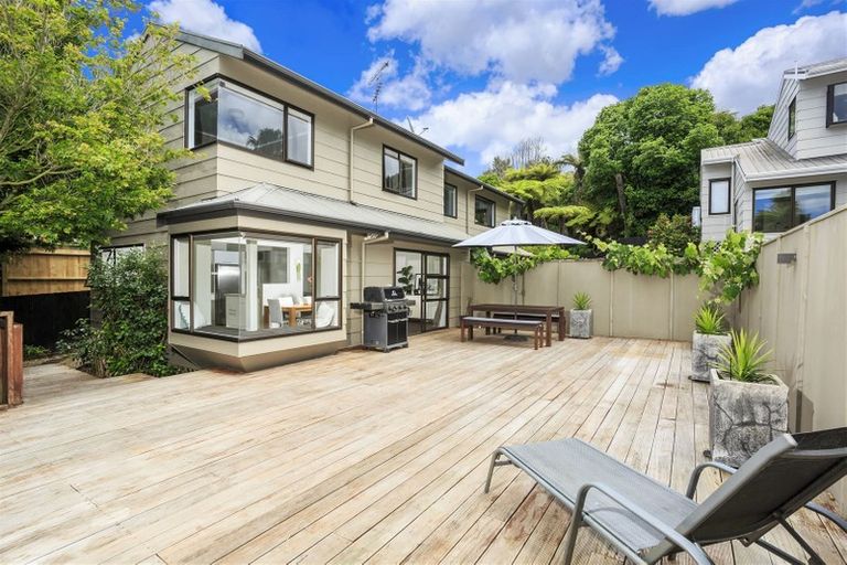 Photo of property in 3/82 Parr Terrace, Castor Bay, Auckland, 0620